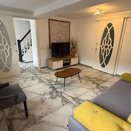 Spacious Family Near Rab Us Base *